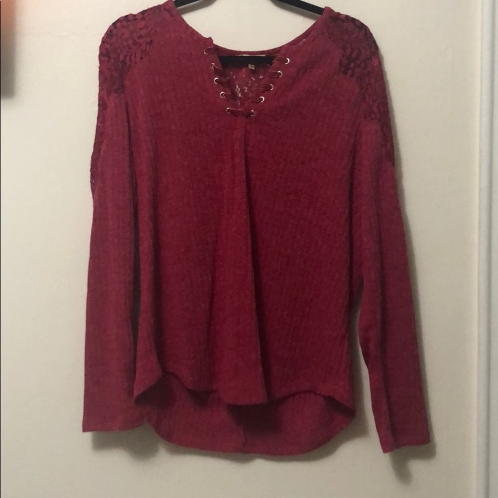 Robbed Top w Shoulder Lace